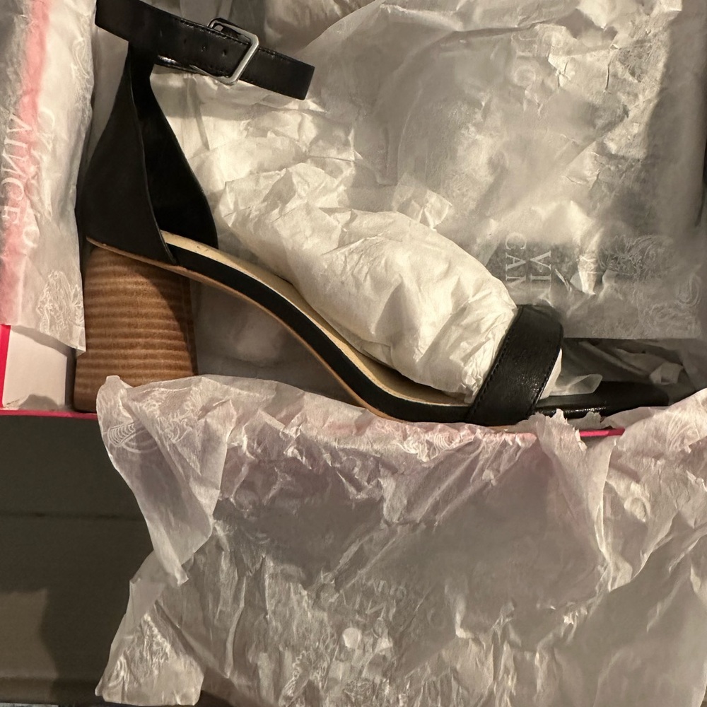 Vince Camuto Mejorla - Picture 3 of 6